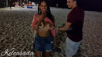 Flagrados pela c&acirc;mera de seguran&ccedil;a na areia da praia