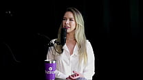 Est&aacute; fazendo bastante sexo anal, gozou, tem um vibrador que a faz ter squirting sozinha, e o seu conte&uacute;do com um cadeirante... - Milena Moreau (SHEER/RED)