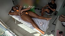 Usei um biqu&iacute;ni todo socado na bucetinha para fazer uma massagem deliciosa
