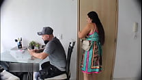 A La zorra de mi madrastra le encanta masturbarse con los juguetes de mi hermanastra - Porno En Espa&ntilde;ol