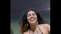 Novinha casada perde o telefone e vazam v&iacute;deos transando na praia de Ipanema arpoador