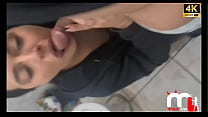 Casada escapa para o banheiro com lavador de carro enquanto corno espera. (Completo no Red)
