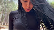 Karol smith sexy latina mexicana, seduce a un extra&ntilde;o para que la ayuden en el bosque y se corre dentro