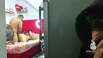 Peruano folla a su novia pelirroja gordita mientras su amigo lo graba a escondidas