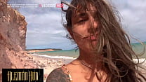 Sexo selvagem em p&uacute;blico com a DreadHot na praia mais paradis&iacute;aca do Brasil
