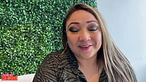 Essa gordinha casada &eacute; uma del&iacute;cia que o marido corno libera para outros machos