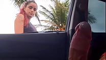 Se masturbando em publico no carro!