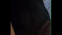 Latina se monta en su juguete