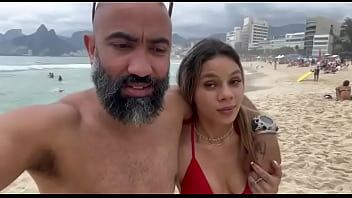 Ela ficou com tesão na praia e arrebentei o cuzinho dela 8 min