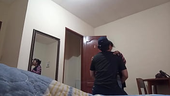 Me encuentro con mi suegra para tener sexo todo el dia, su marido esta en su trabajo y no sabe nada de nada 10 min