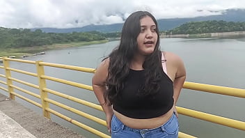 Chica abandonada por su novio es auxiliada y follada por un extraño 10 min