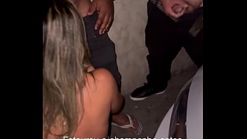 Dogging no drive-in, se exibindo pra desconhecidos e ganhando duas gozadas na boca 8 min