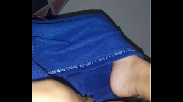 novinha brincando com a buceta 6 sec